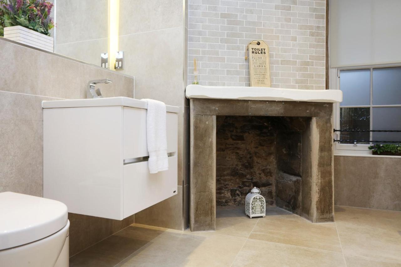 Joivy Elegant Home At The Heart Of The Royal Mile Edinburg Exteriör bild