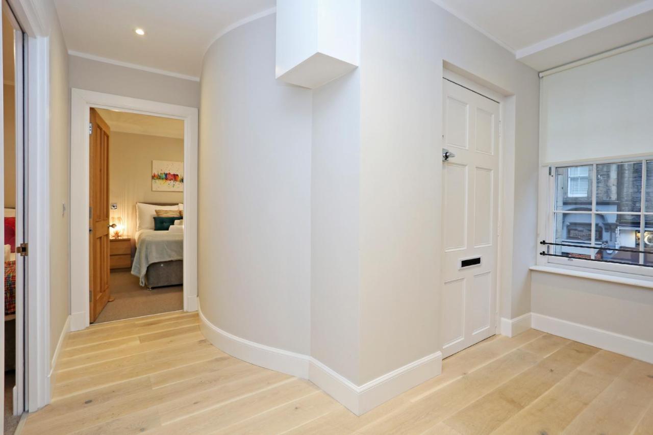 Joivy Elegant Home At The Heart Of The Royal Mile Edinburg Exteriör bild