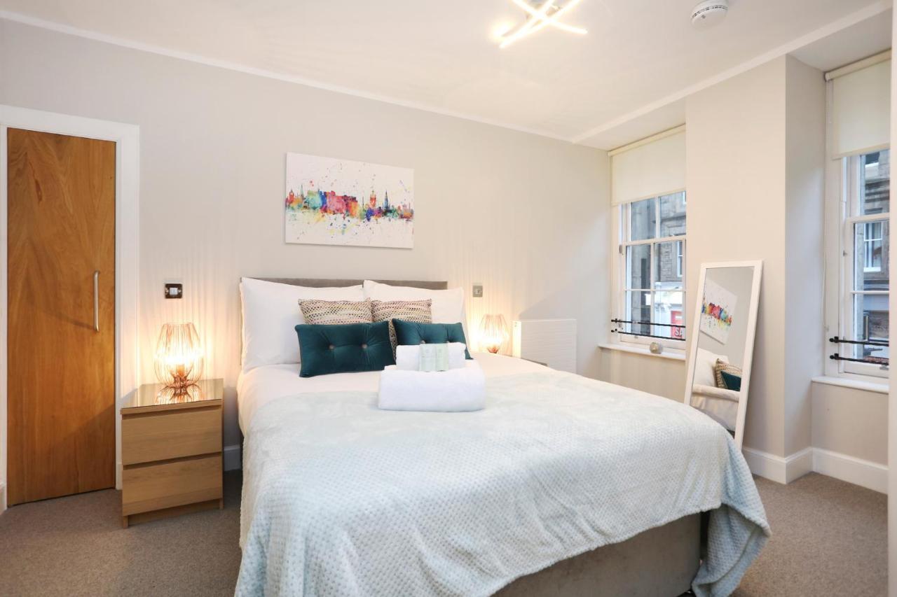 Joivy Elegant Home At The Heart Of The Royal Mile Edinburg Exteriör bild