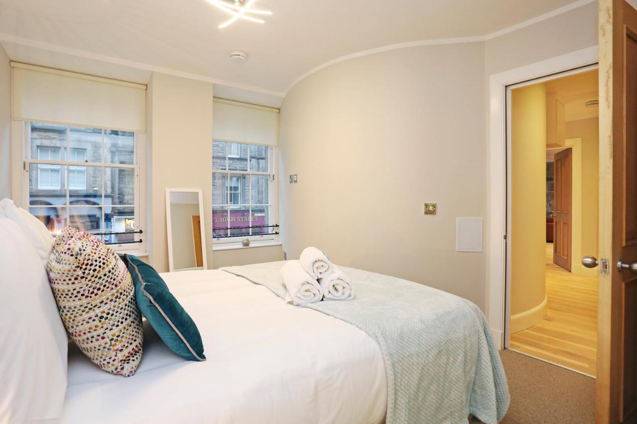 Joivy Elegant Home At The Heart Of The Royal Mile Edinburg Exteriör bild